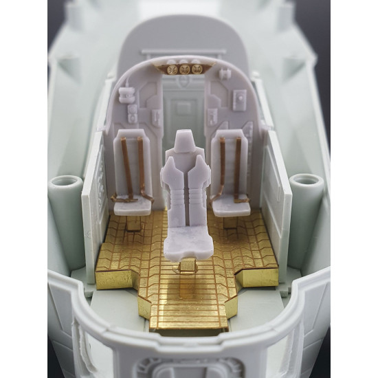 Сглобяем модел Revell Космически: Mandalorian - Razor Crest, Platinum Edition