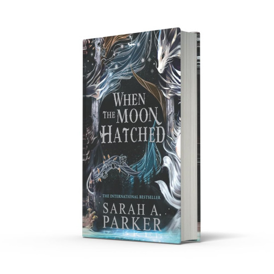 When the moon hatched - book 1 - hardcover | Сара А. Паркър