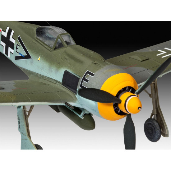 Сглобяем модел Revell Военни: Самолети - Focke Wulf Fw190 F-8 (с включени аксесоари) |